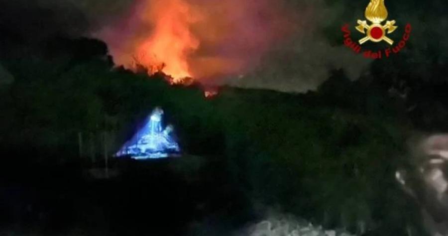 Bosco In Fiamme Vigili Del Fuoco Al Lavoro Tutta La Notte