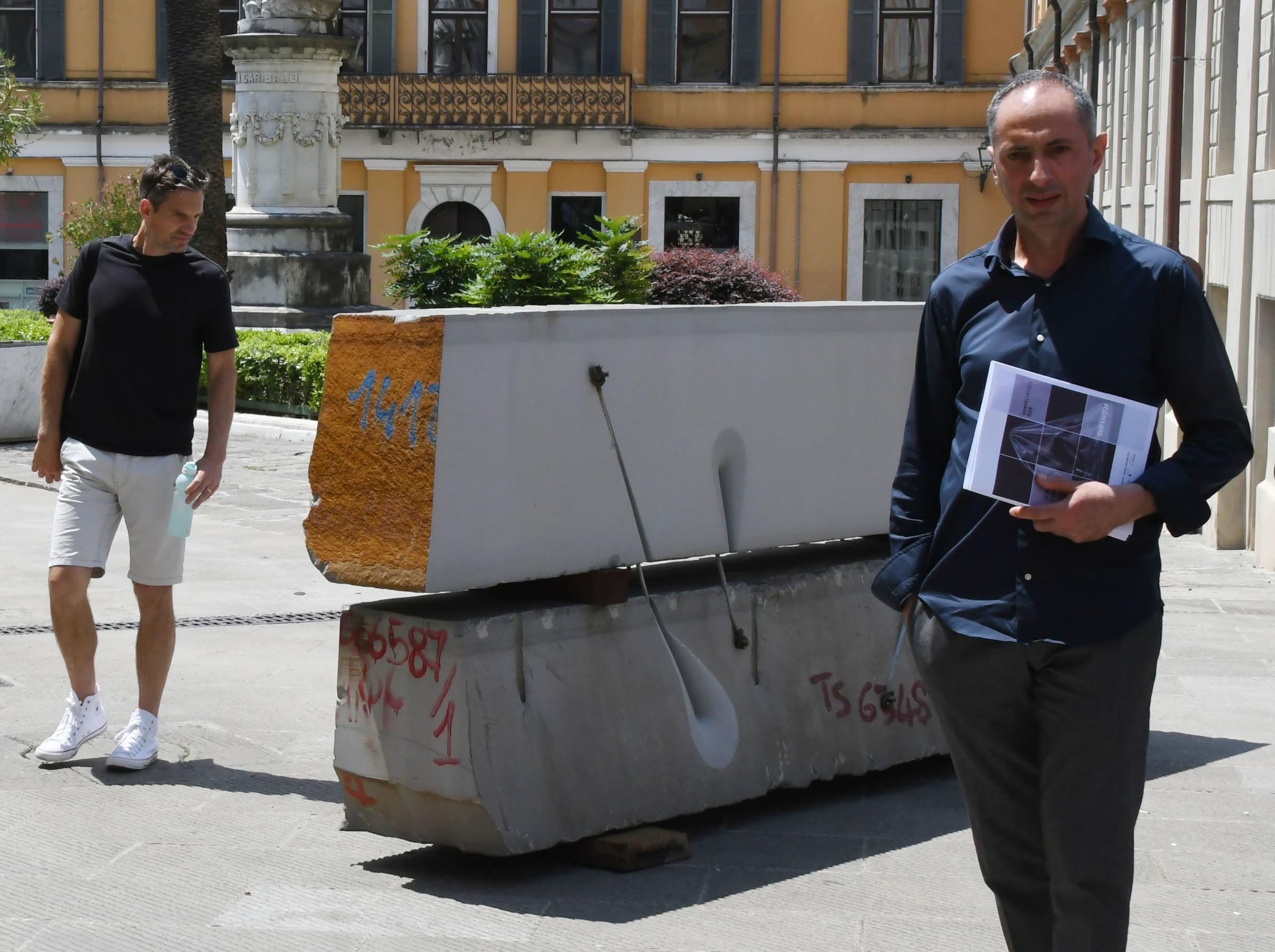 Riflettori Sulla Scultura White Accende Il Centro Storico E Lo