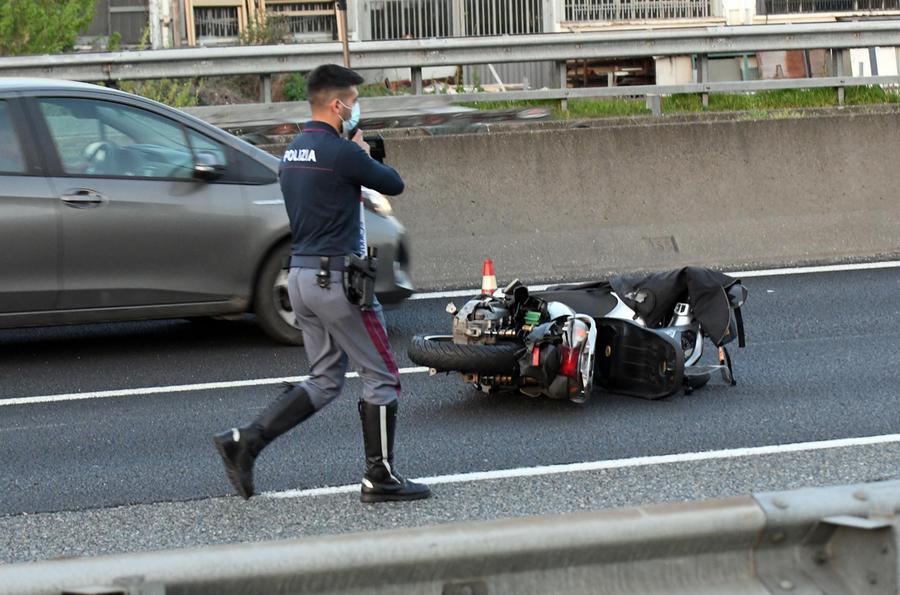 Tragedia In A1 Muore A 61 Anni In Moto Contro Unauto