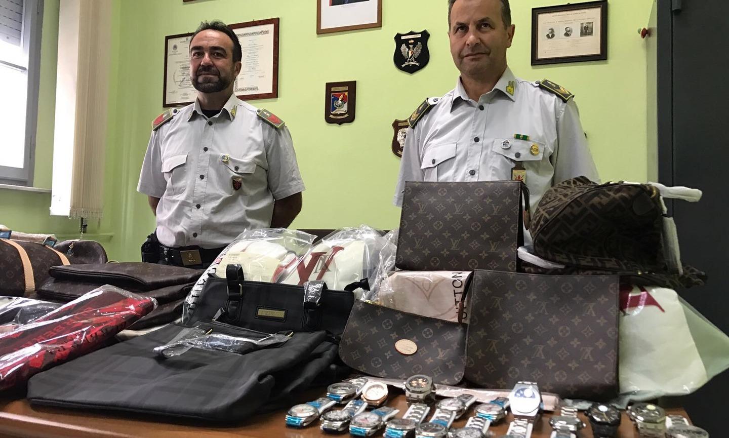 Scarpe E Orologi Contraffatti Maxi Sequestro E Denunce