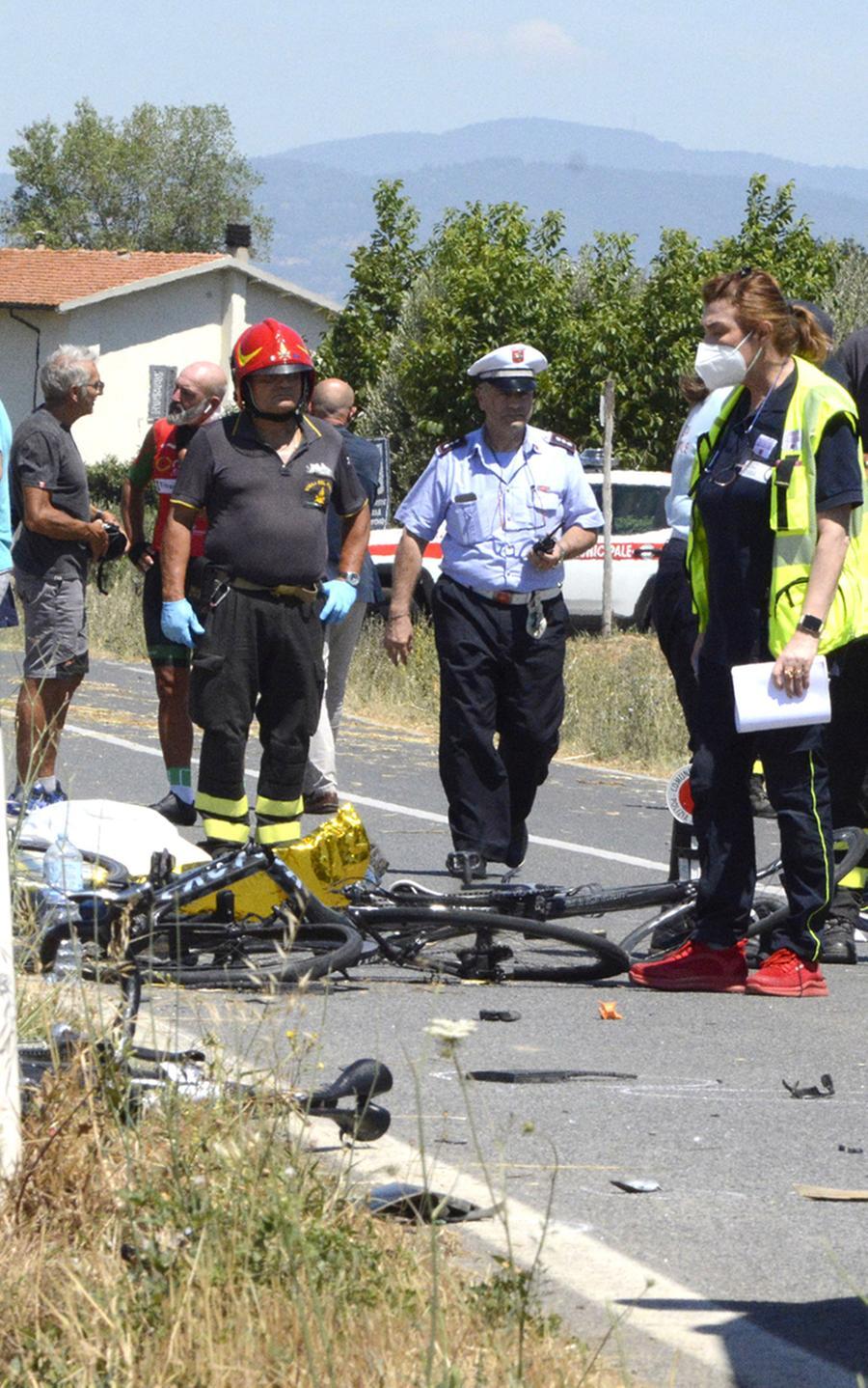 Incidente Ciclisti Grosseto Oggi In Duomo I Funerali Messa Officiata