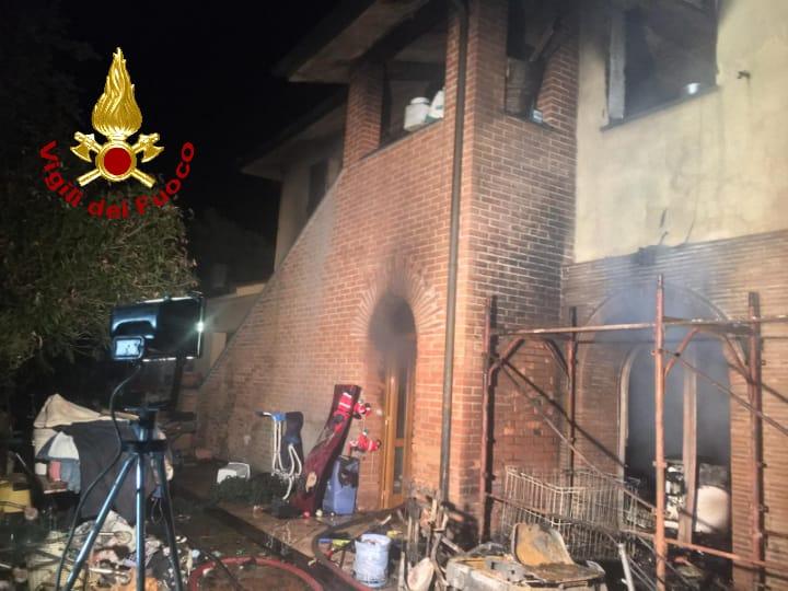 Casa In Fiamme A Lari Tutti Salvi