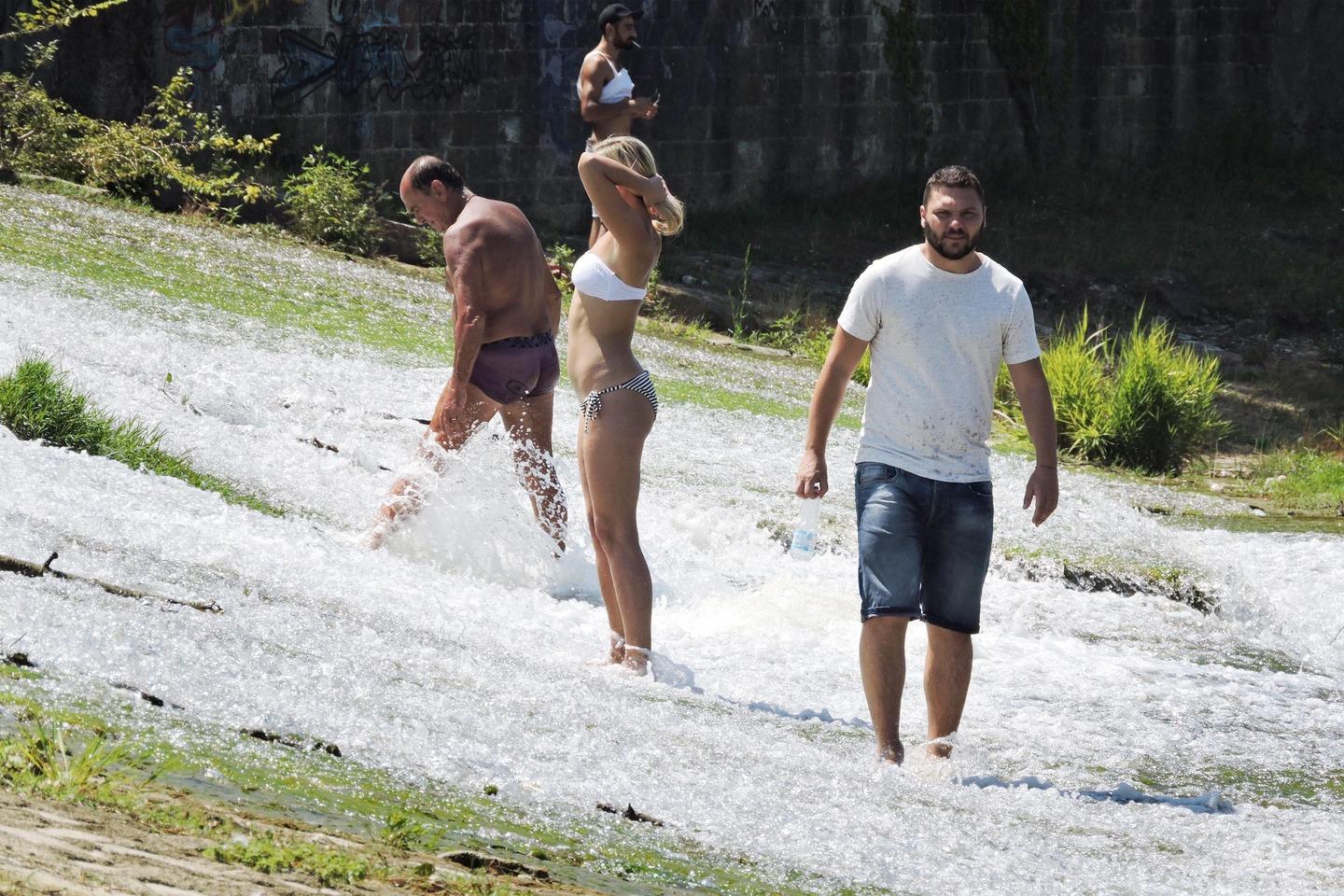 Caldo record a Firenze ancora una giornata da codice rosso E c è chi