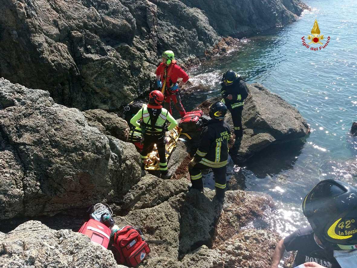 Paura Per Una Enne Fa Un Volo Di Metri E Cade Sugli Scogli Foto