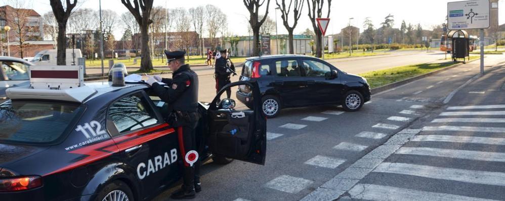 Tenta Di Rapinare Una Ragazza E La Ferisce Con Un Coltello