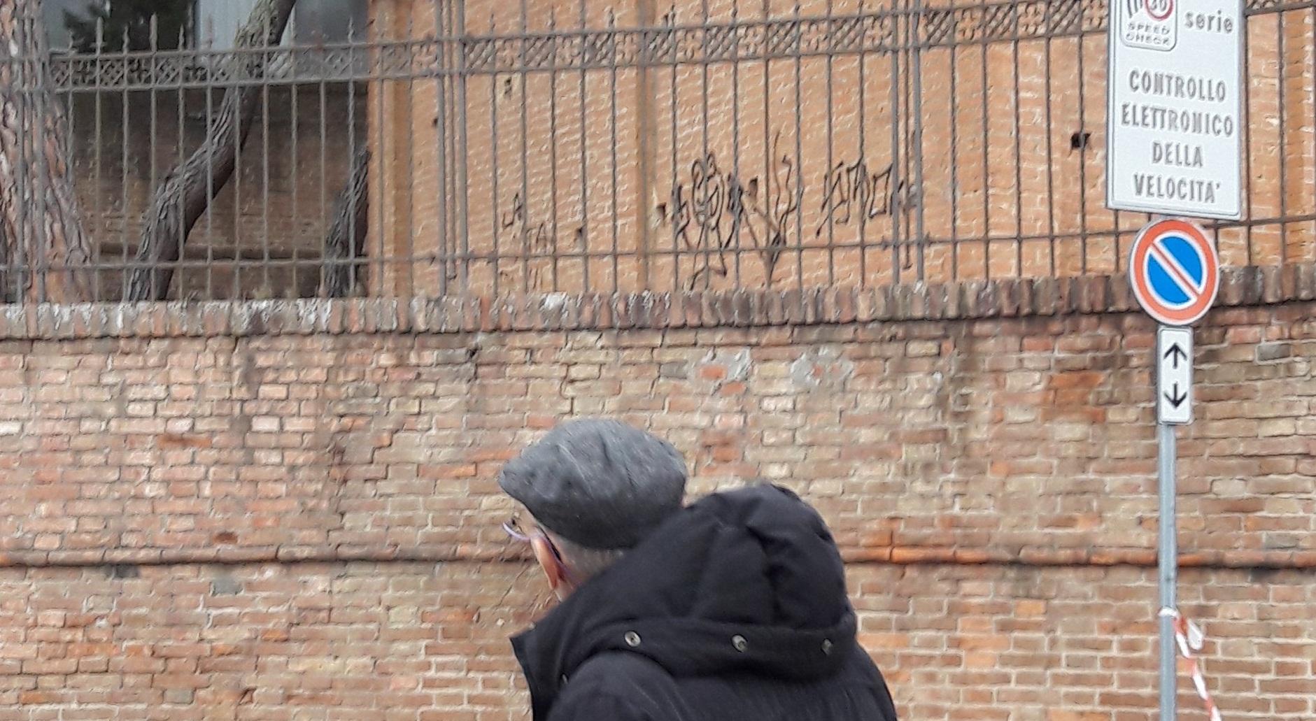 Vandali Dello Spray Attaccano Il Sacrario Ai Caduti