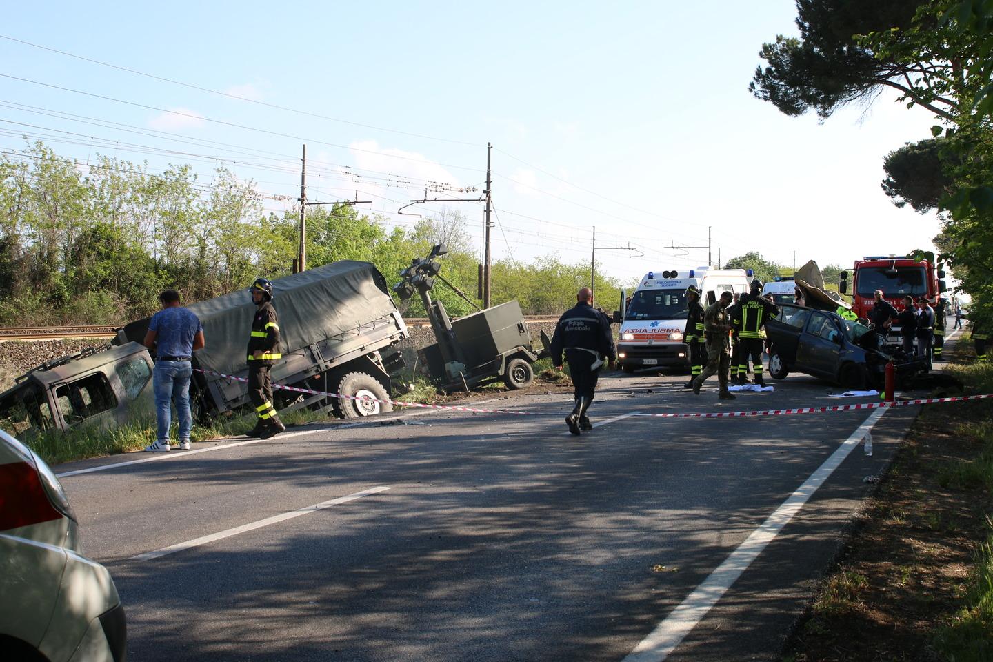 Scontro Auto Camion Muore Una Donna FOTO