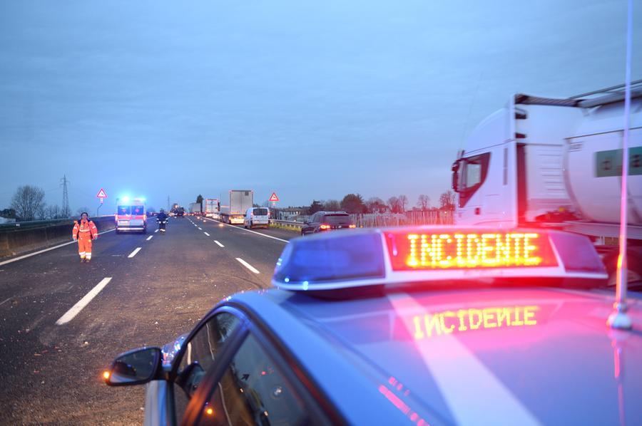 Due Camion Si Scontrano In Autostrada Traffico Rallentato