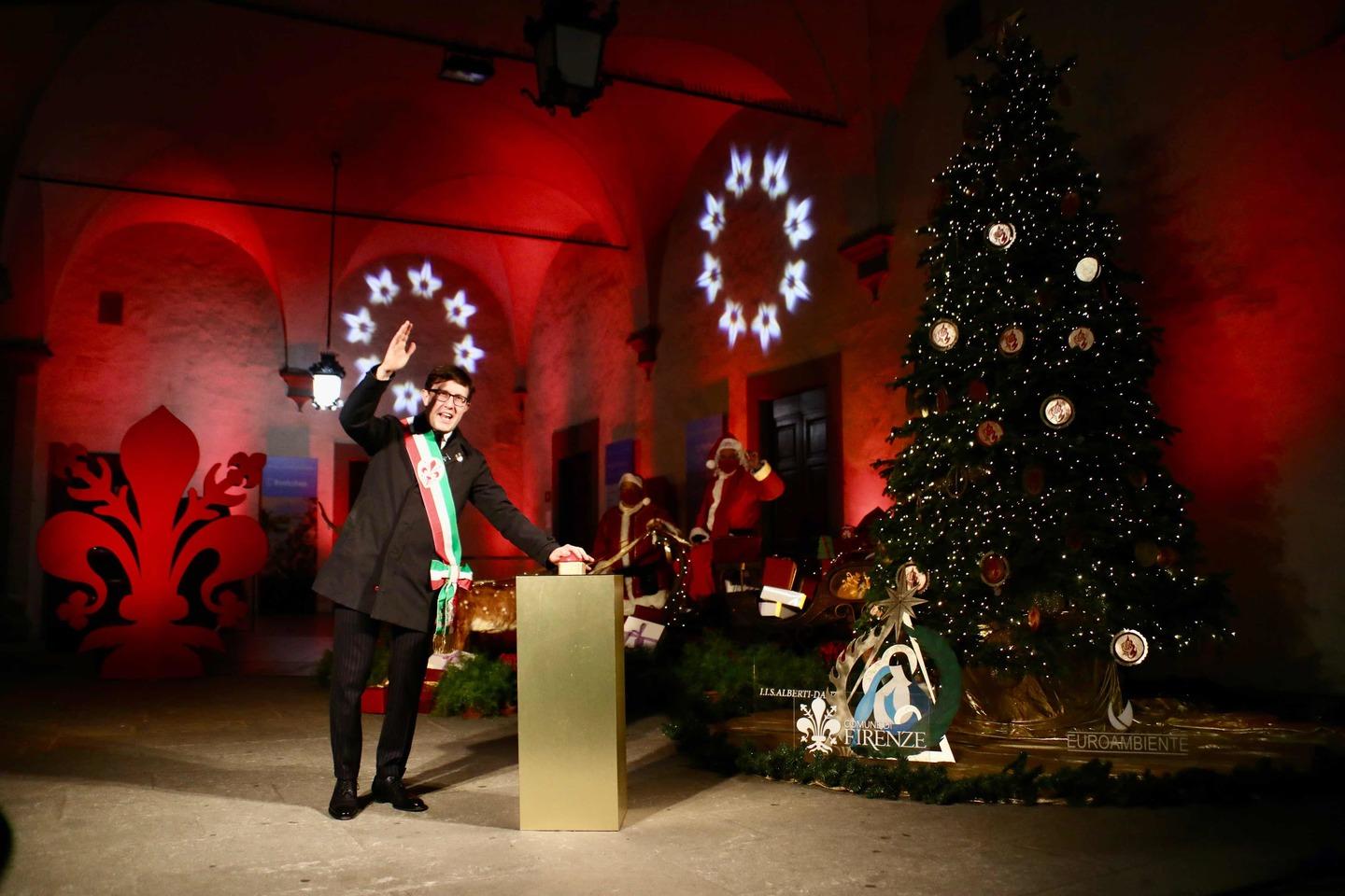 Natale 2020 Firenze si illumina l accensione degli alberi dà il via