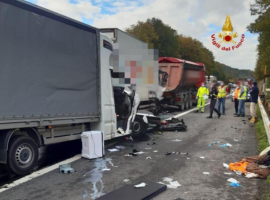 A Scontro Tra Tir Due Feriti Coda Tra Valdarno E Firenze