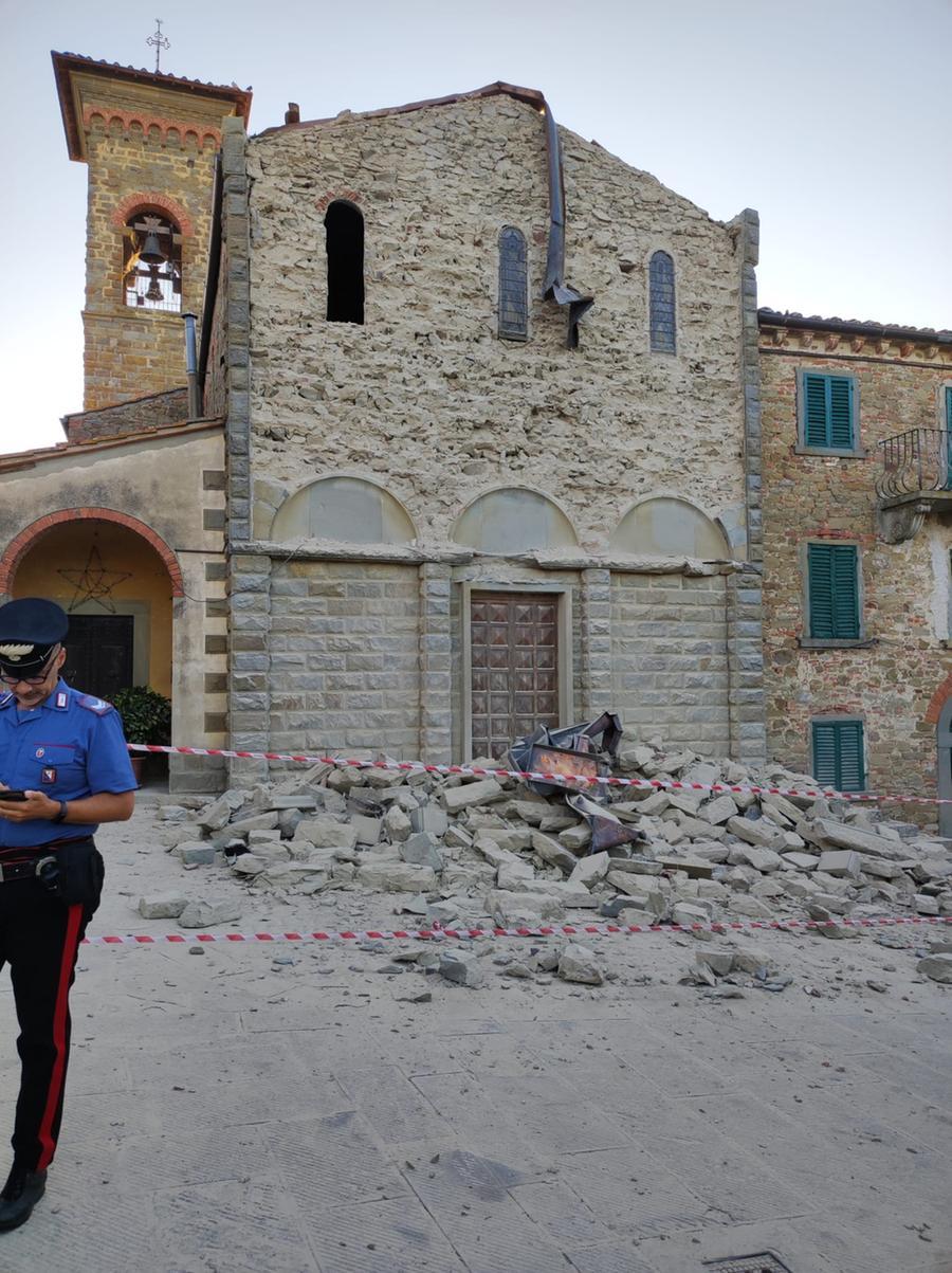 Civitella In Val Di Chiana Crolla La Facciata Della Chiesa