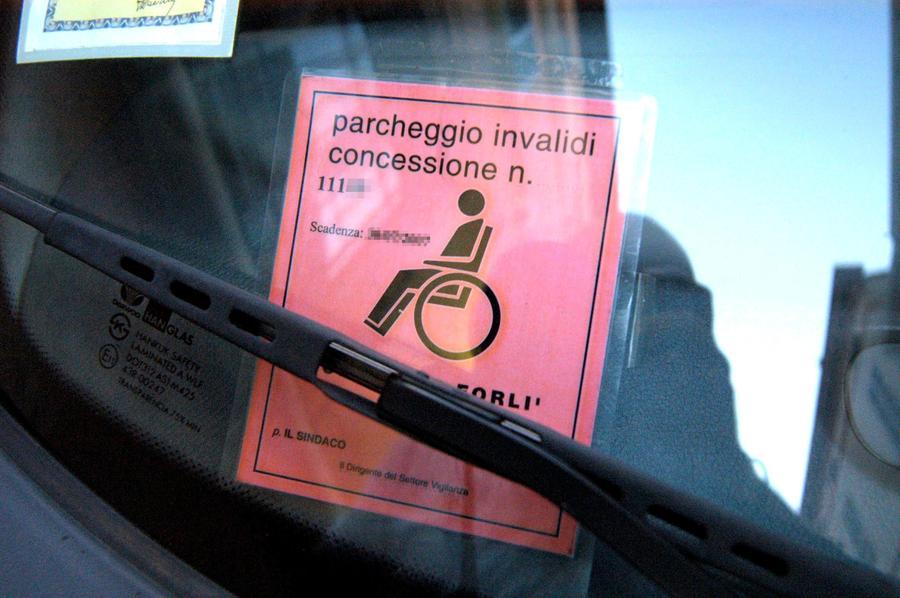 Altri Due Pass Invalidi Sequestrati Dalla Polizia Locale Spezzina