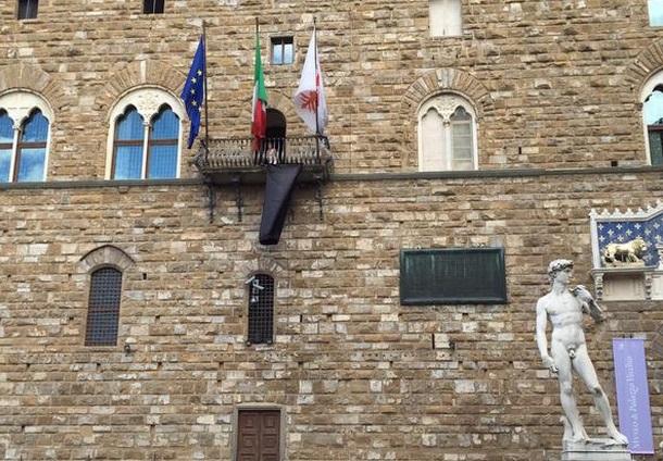 Drappo Nero In Palazzo Vecchio Per Khaled Asaad L Archeologo Ucciso