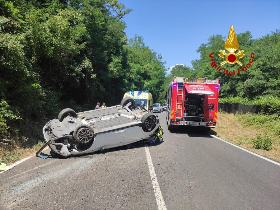 Vaglia Incidente Sulla Via Bolognese Auto Cappotta Ferito Un Ragazzo