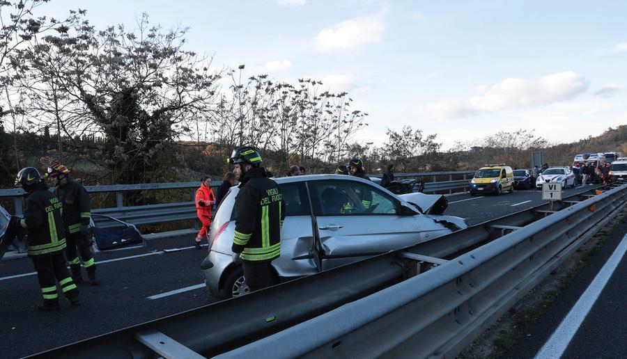 Frontale Contromano Sull Autopalio Morto Il Conducente Grave Un Uomo