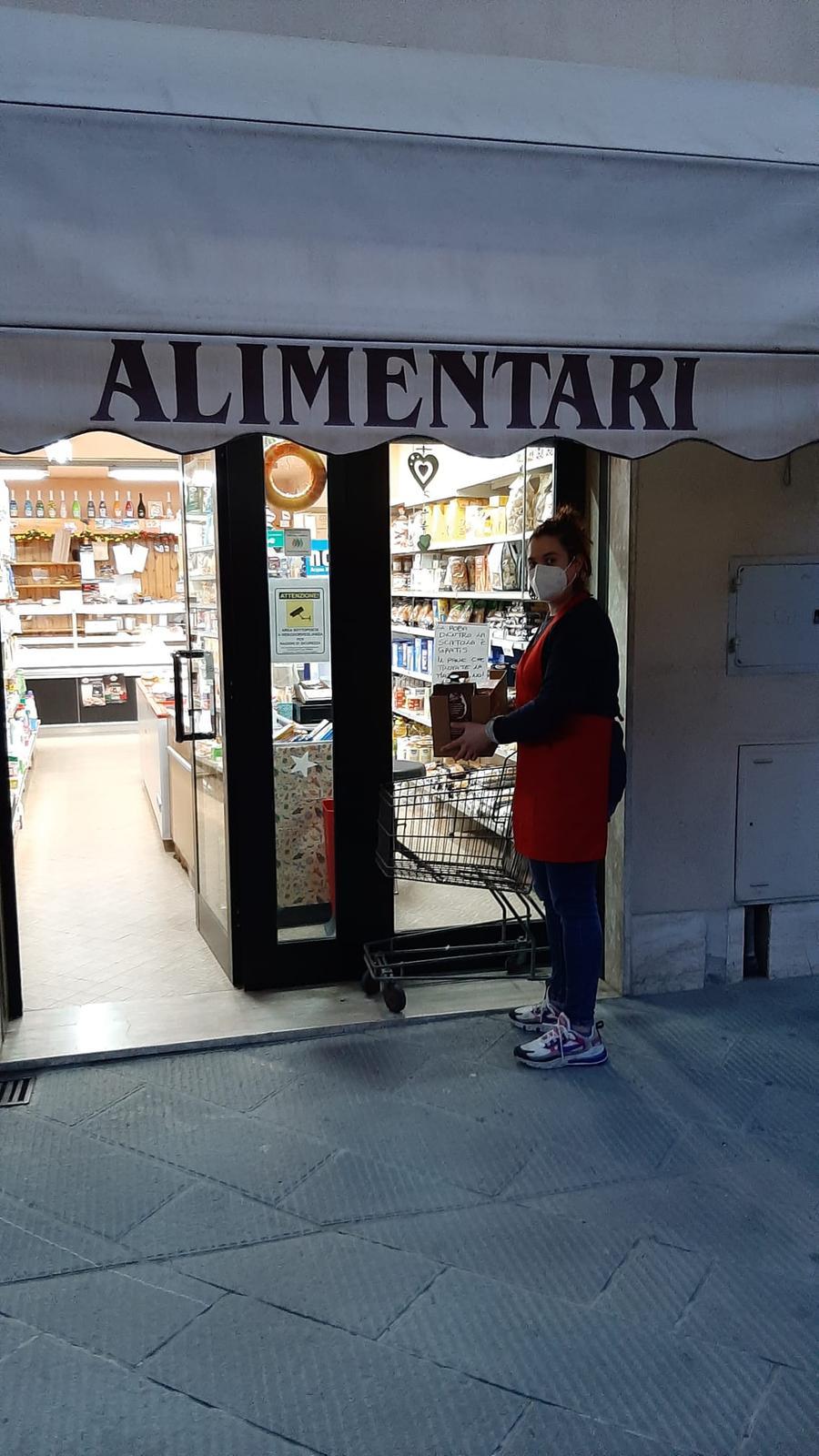 Lascio Ai Poveri Il Cibo Che Non Vendo Generosit Un Carrello