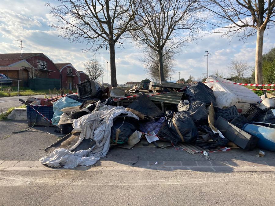 A San Giusto Una Discarica A Cielo Aperto