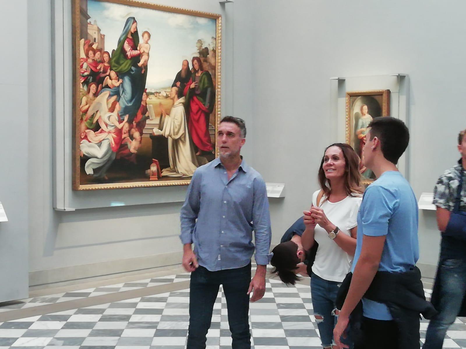 Batistuta In Visita Agli Uffizi E Il Direttore Gli Fa Gli Auguri In