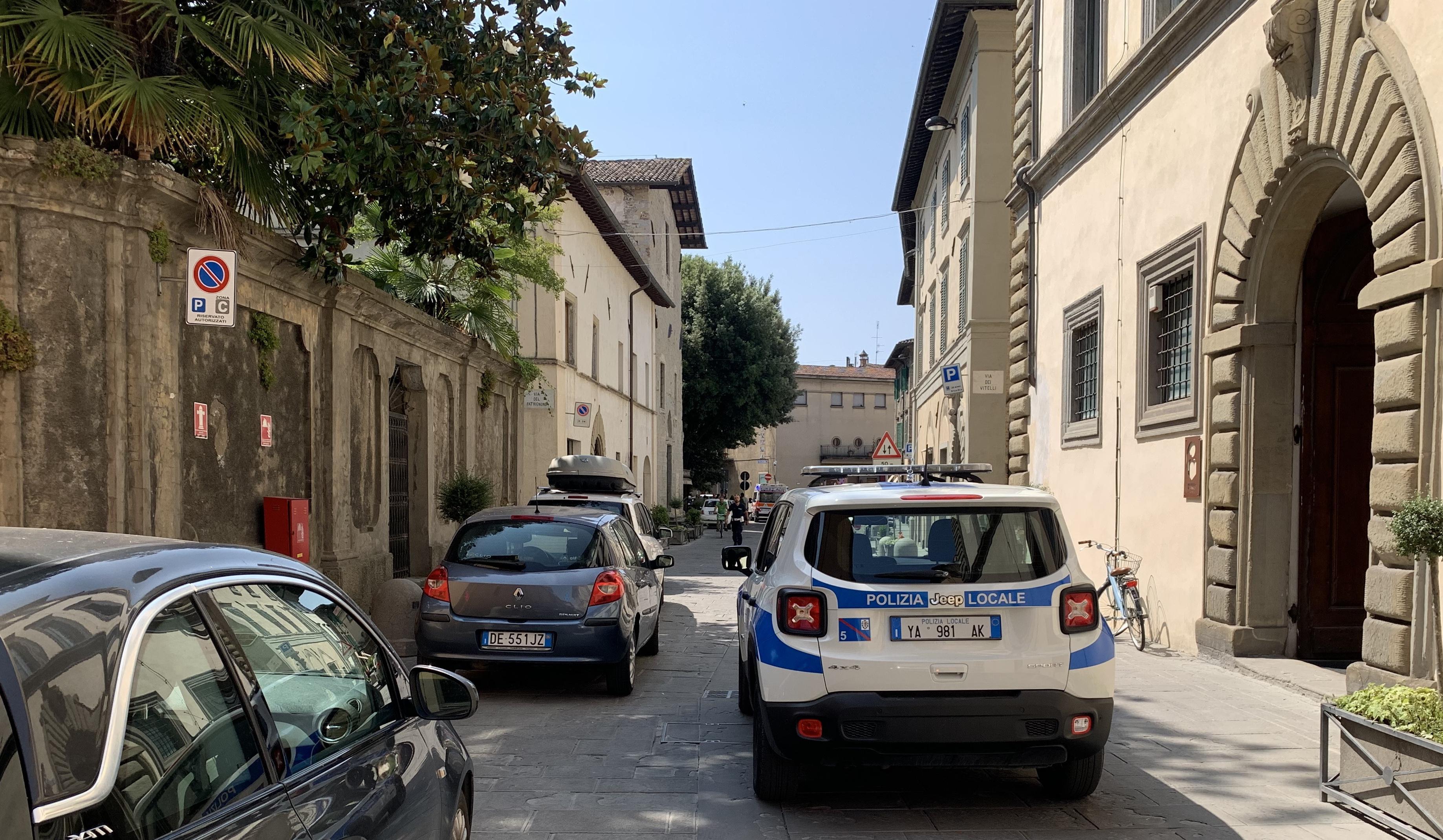 Precipita In Strada Operaio Ferito Paura In Un Palazzo Di San Giacomo