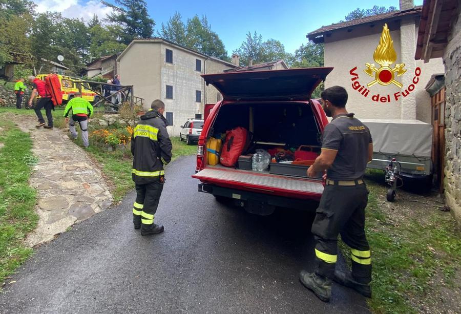 Pistoia Settantenne Cade Nel Bosco Salvato Da Vigili Del Fuoco