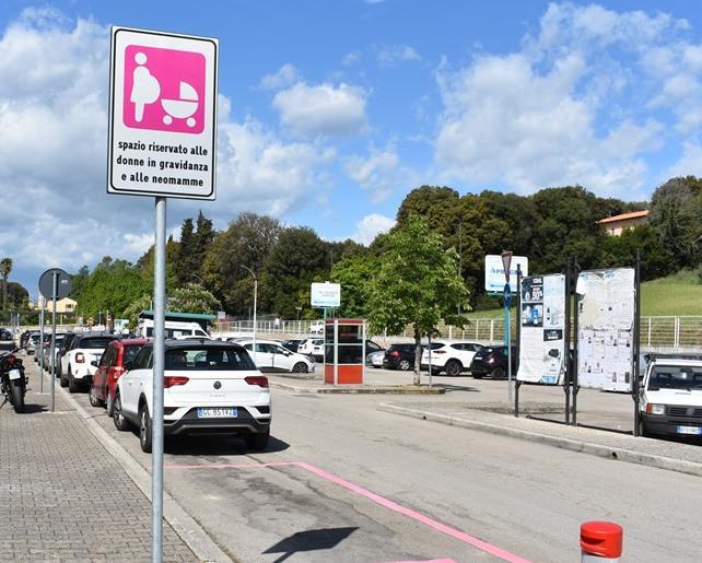 Arrivano I Parcheggi Rosa Stalli Gratuiti Alle Donne