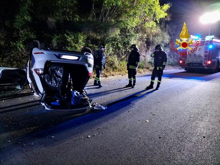 Incidente A Nocera Umbra Perde Il Controllo E Si Ribalta Con L Auto