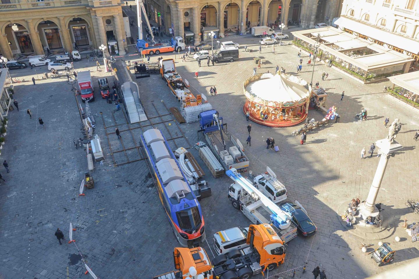 In Piazza Della Repubblica Arrivano I Nuovi Treni Rock E Pop FOTO