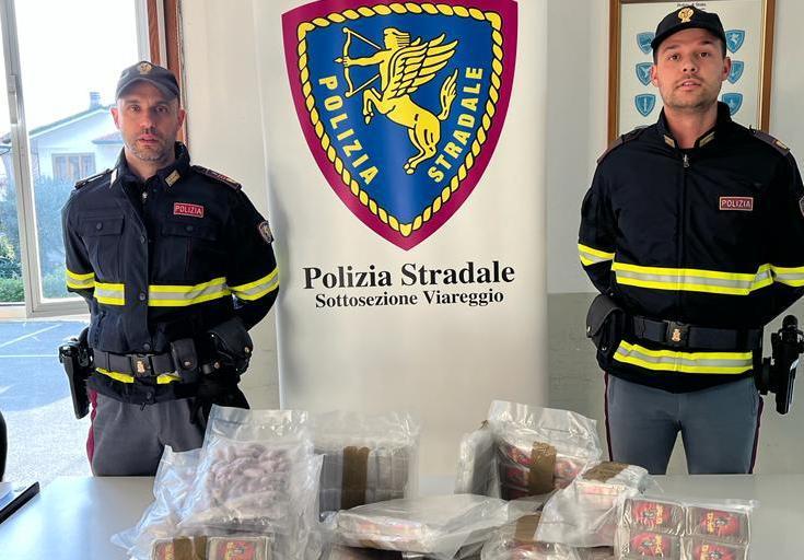 Corriere In Manette Inseguito E Arrestato Aveva 26 Kg Di Droga