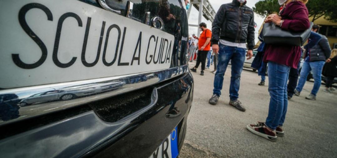 Con La Ricetrasmittente Allesame Per La Patente Enne Denunciato