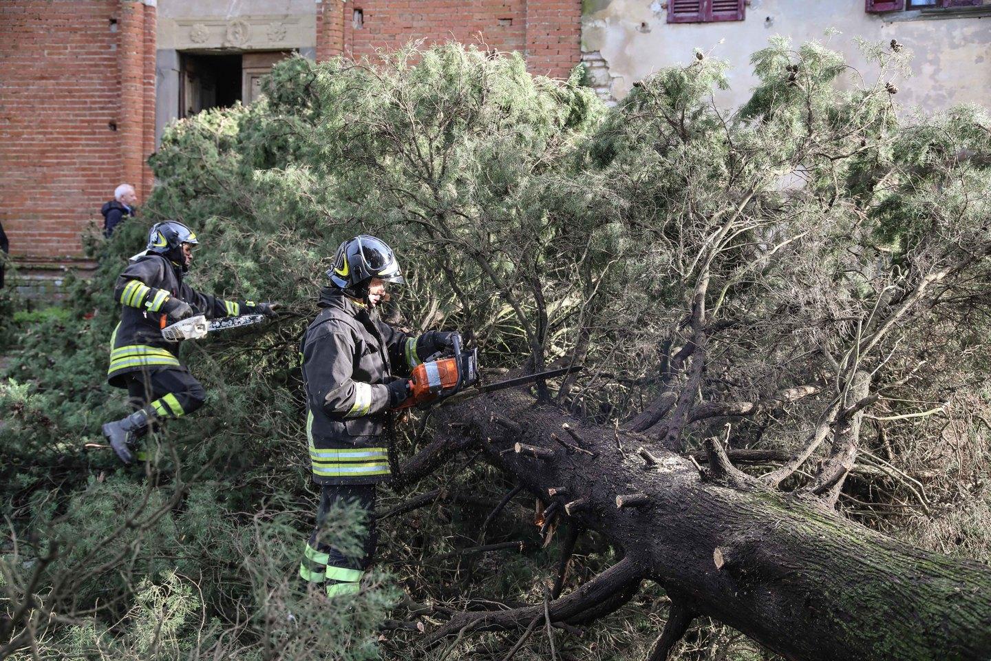 Maltempo Frane E Danni La Toscana Fa I Conti Con La Tempesta Di Natale