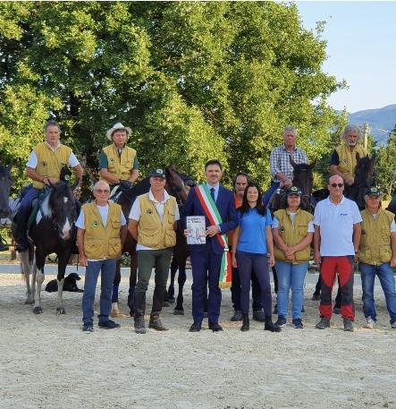 Qui La Carovana A Cavallo Che Segue Le Orme Di Dante