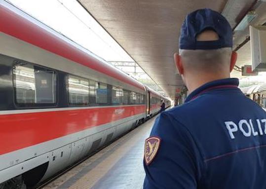 Dilaniata dal treno merci È giallo sulla tragica morte di una 45enne