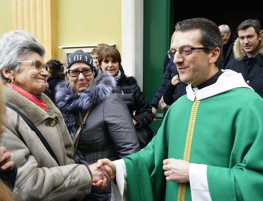 Benedizioni E Coppie Gay Curia Sgrida Il Prete Ma Il Paese Non