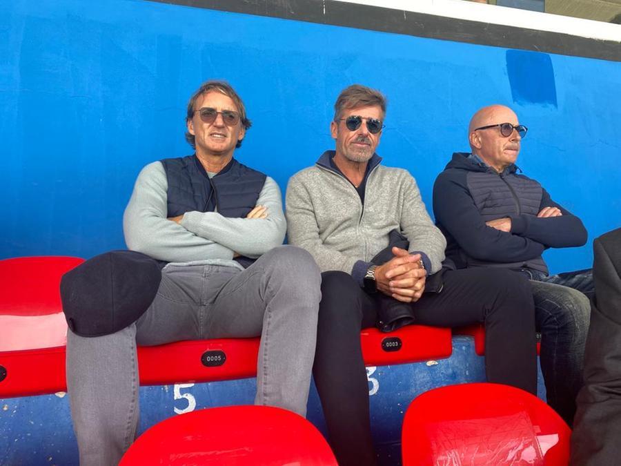 Il Ct Dell Italia Roberto Mancini E Chicco Evani Visionano Lucca Per