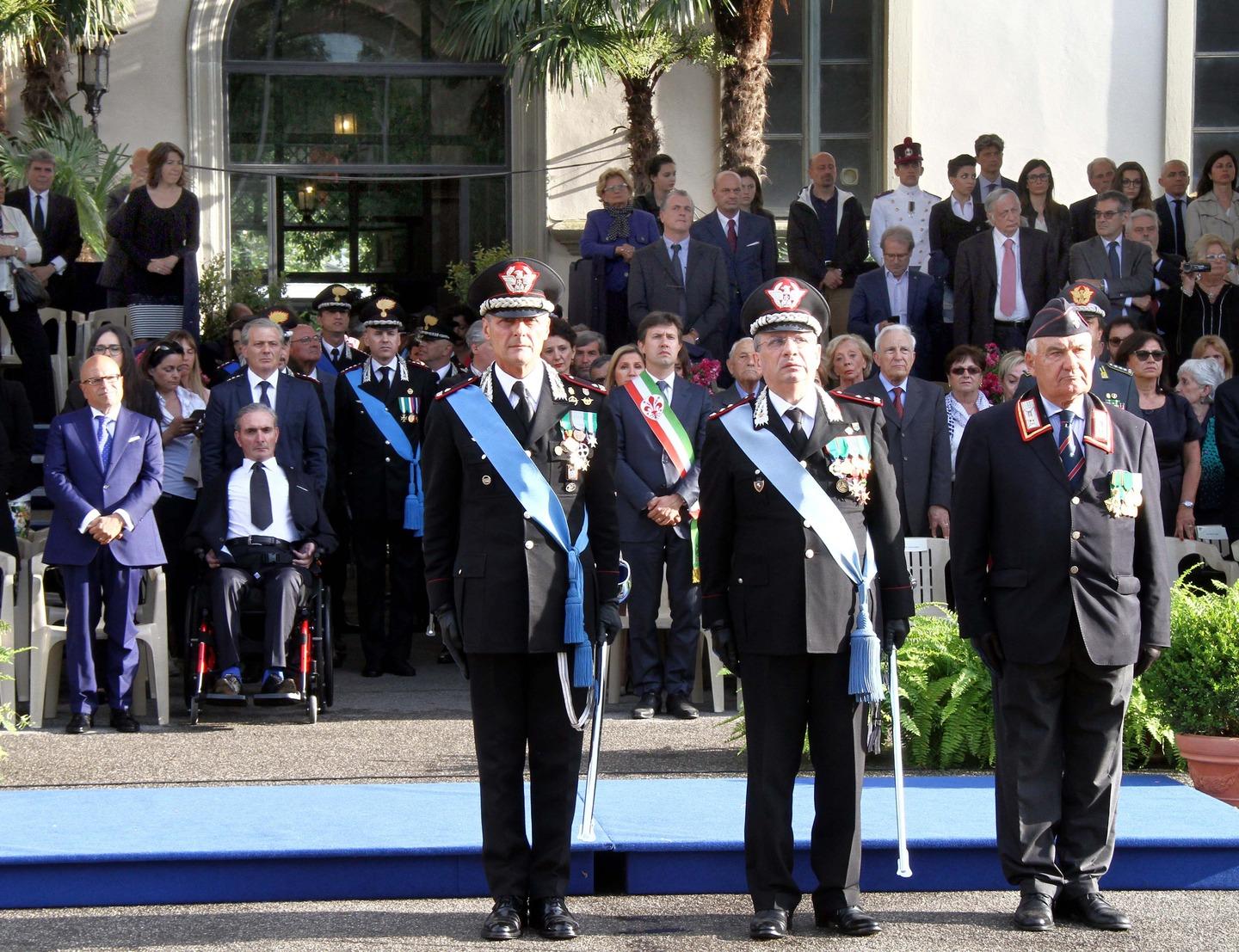 I Carabinieri Compiono 202 Anni Giangrande E La Figlia Consegnano I Premi