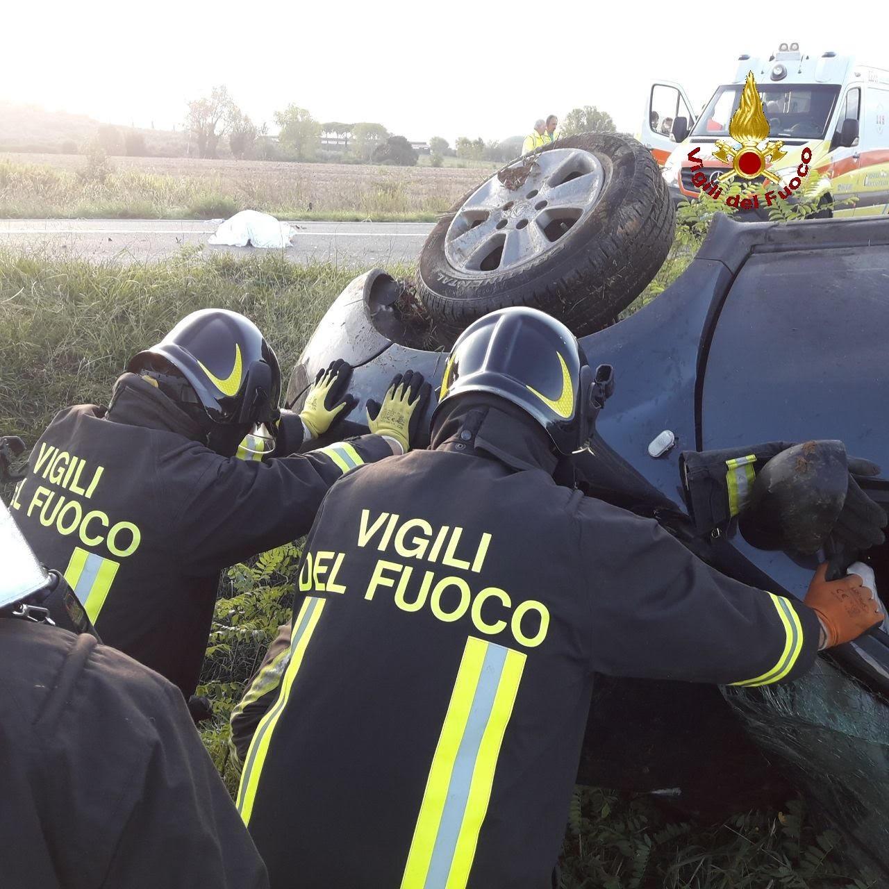 Auto Finisce Fuori Strada Un Morto E Un Ferito