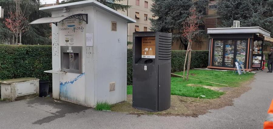 Altre Quattro Colonnine Per La Raccolta Dell Olio Alimentare Esausto A