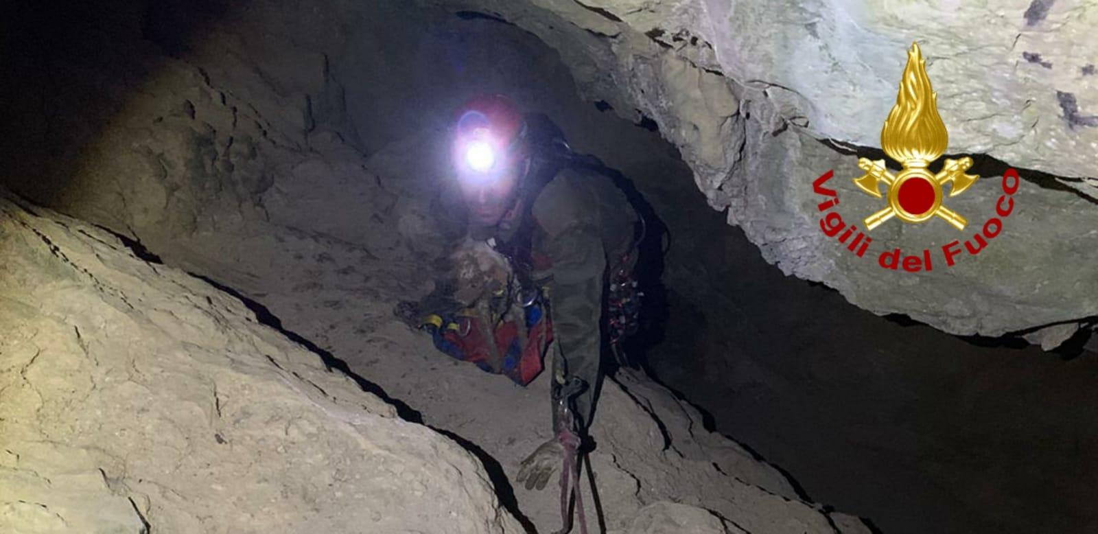 Cane Resta Bloccato In Una Zona Impervia Salvato Dai Vigili Del Fuoco