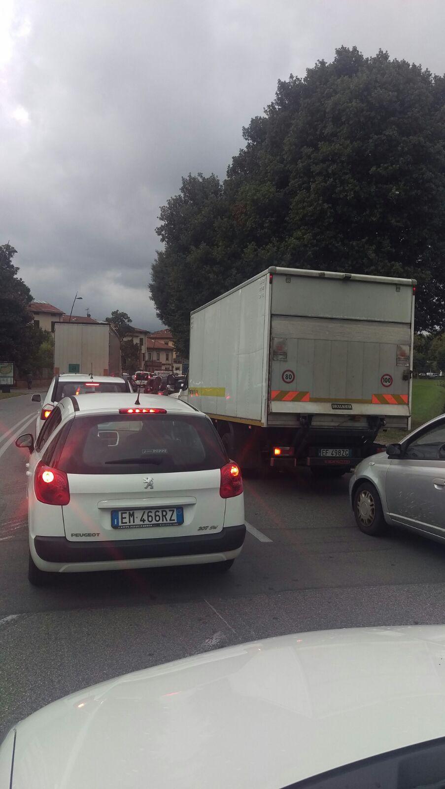 Traffico Paralizzato E Lunghe Code Rotatoria Porta Elisa Prova Del