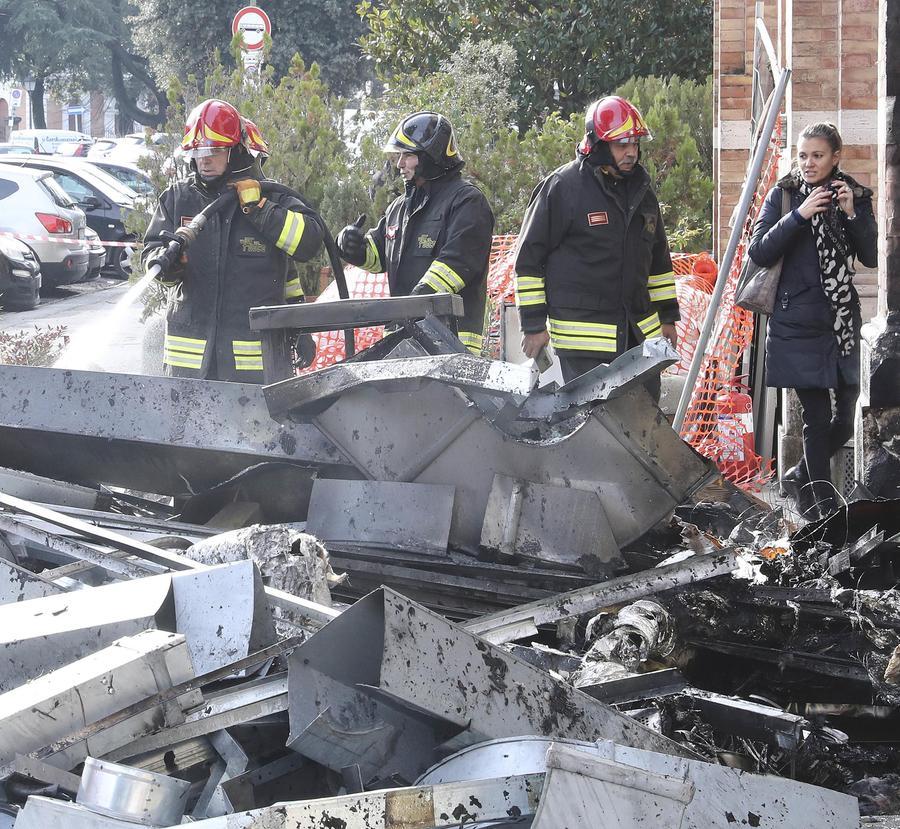 Fuoco Allingresso Della Banca Tutti Evacuati