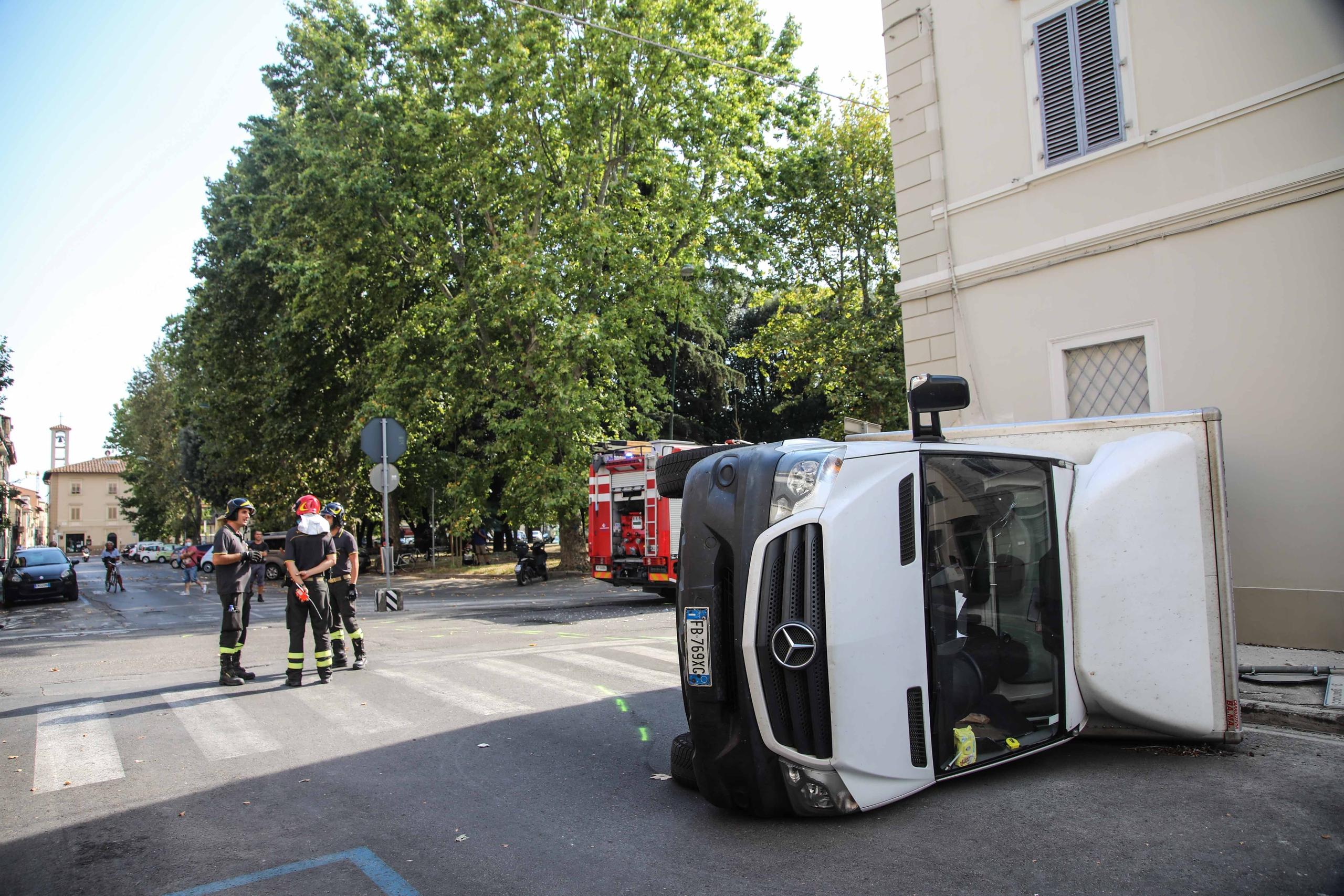 Incidente Fra Autobus E Camion Paura In Piazza Matteotti