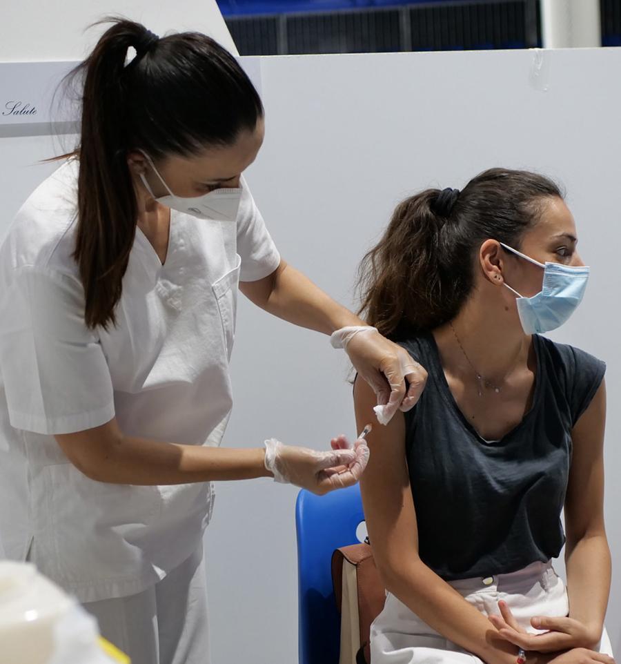 Vaccini Covid Liguria Negli Hub Senza Prenotazione Solo Chi Ha Il