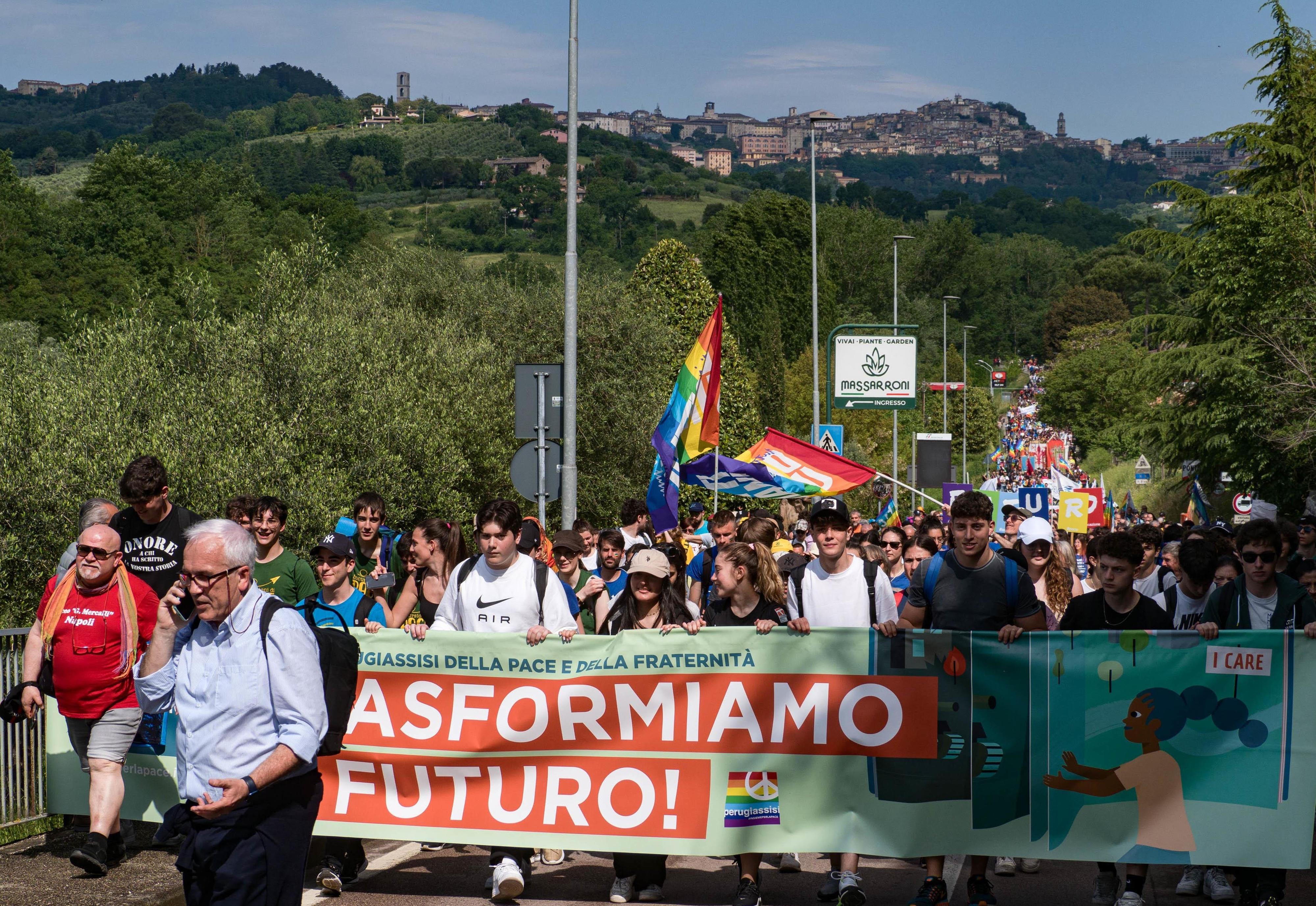 In Cammino Per La Pace La Missione Dei Giovani Trasformare Il Futuro