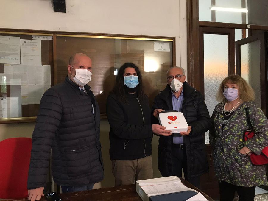 Defibrillatori Nelle Scuole Consegnati Nuovi Apparecchi