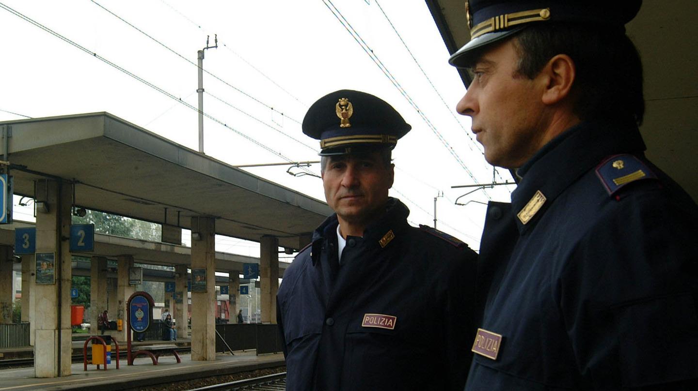 Cammina Lungo I Binari Investito Dal Treno