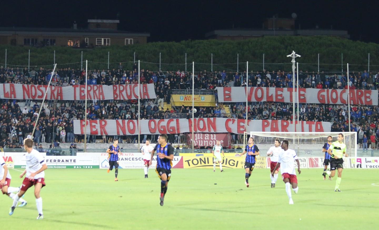 Finisce 0 0 Il Derby Tra Pisa E Arezzo Tifosi Protestano Non Si