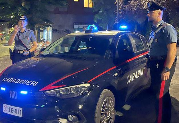 Aggredisce Un Uomo Alluscita Da Un Locale E Dopo Le Botte Gli Porta