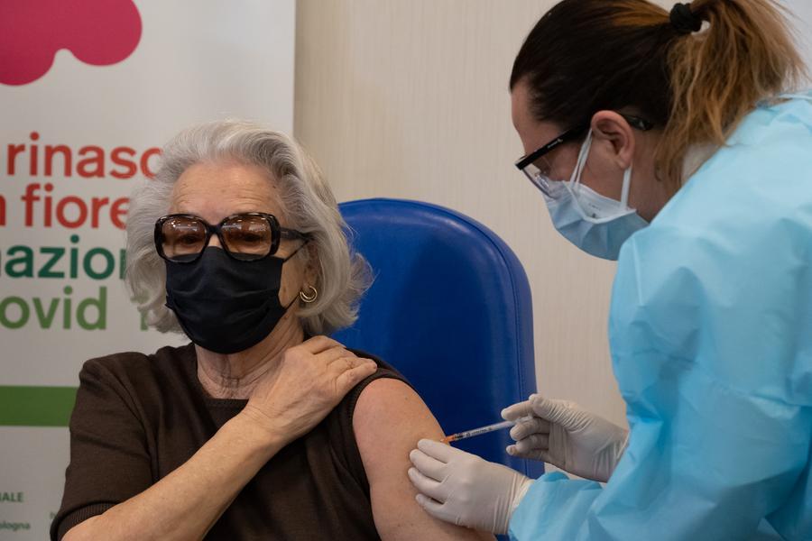 Vaccini Da Mercoled Primo Click Day Per I Sessantenni Ma Le Dosi