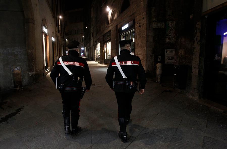 Evade Dai Domiciliari Per Andare Al Pranzo Di Natale Con I Parenti