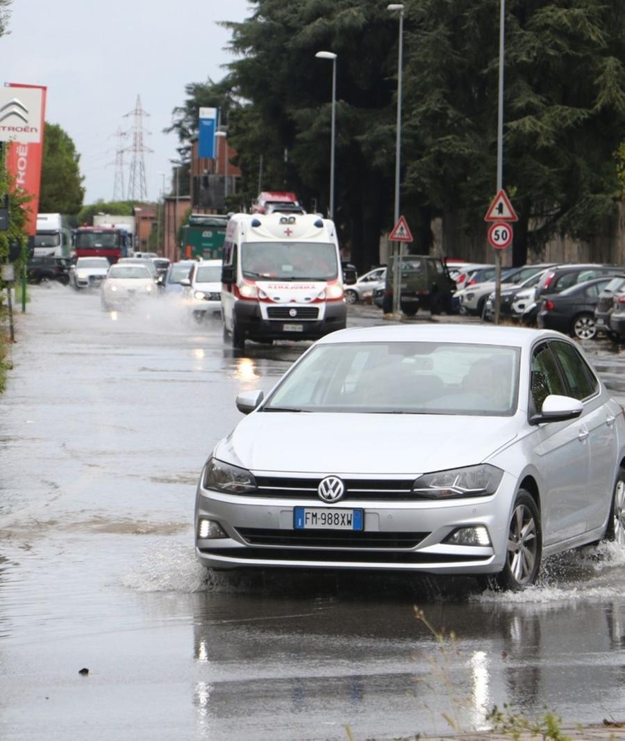 Maltempo Massa Tragedia Sfiorata Allo Stadio In Trappola Nel